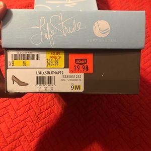 Life Stride, 9 wide, never worn